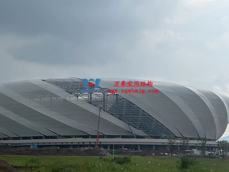兩江新區(qū)加快建設(shè)龍興足球場（標準不降、工期不延、確保年底建成）