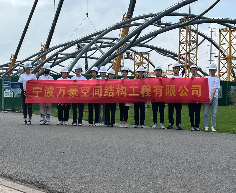 萬豪空間結(jié)構(gòu)員工到寧波諾丁漢大學(xué)室外運(yùn)動膜結(jié)構(gòu)項目學(xué)習(xí)交流