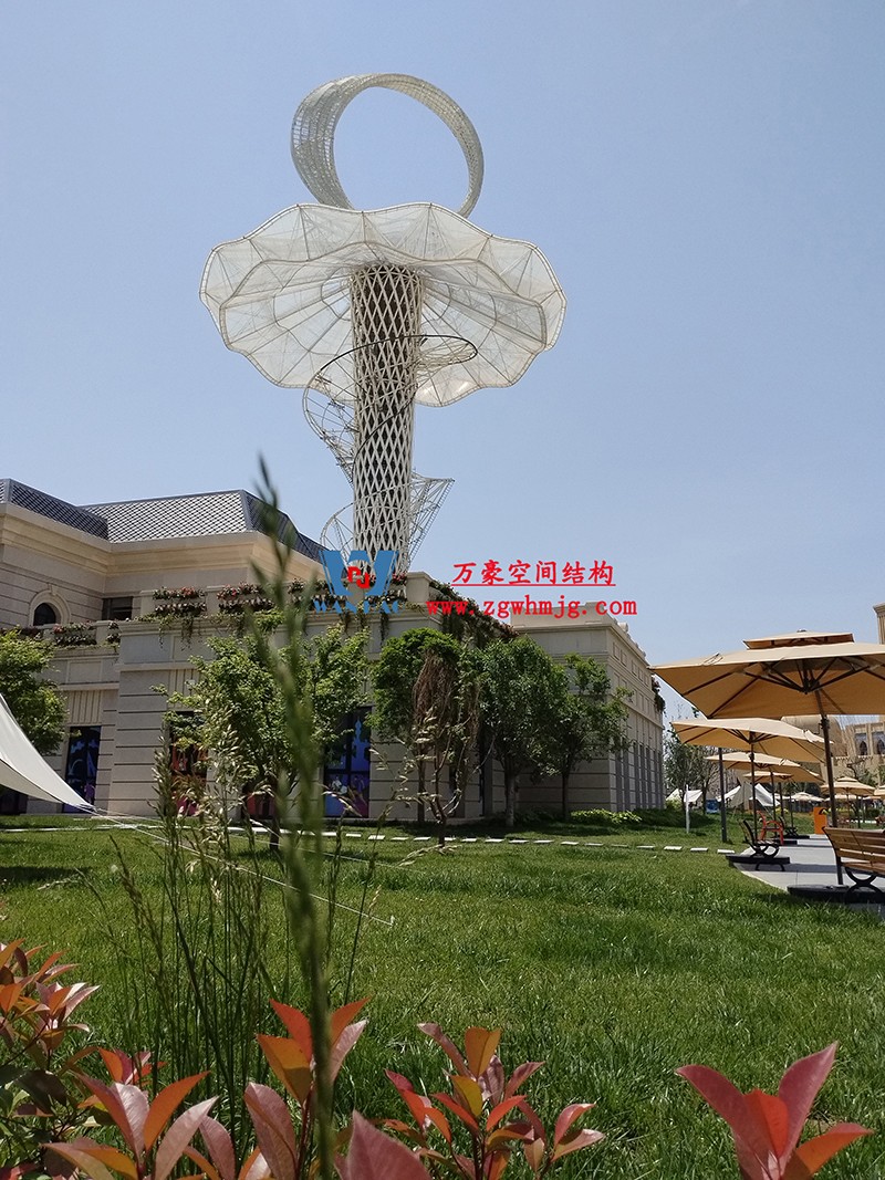 身姿輕盈，造型優(yōu)美的膜結(jié)構(gòu)建筑