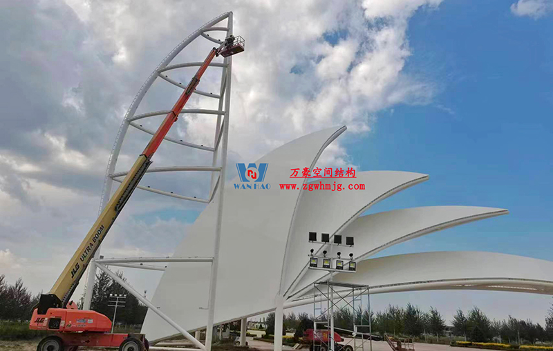 陜西定邊馬蓮灘沙漠公園鋼膜結(jié)構(gòu)工程“奮力快跑”，工程“進(jìn)度條”刷新了!