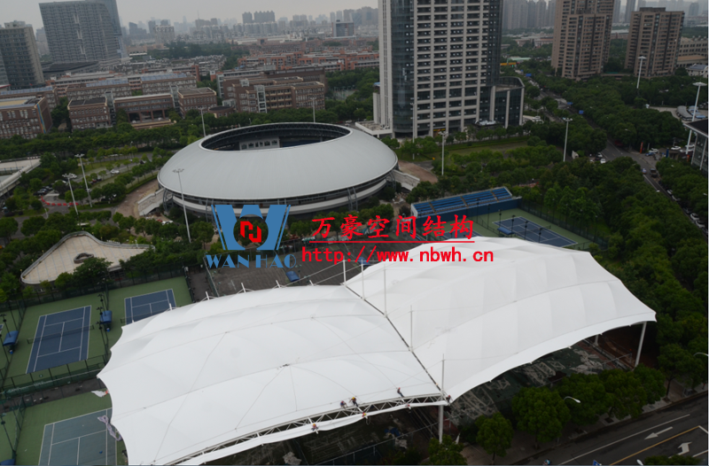 膜結(jié)構(gòu)遮陽雨棚有哪些特點？如何選擇合適的膜結(jié)構(gòu)遮陽棚公司？