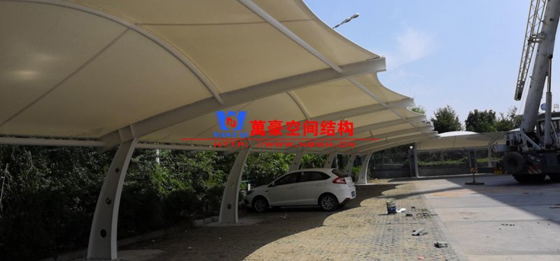 鋼膜結(jié)構(gòu)車(chē)棚價(jià)格