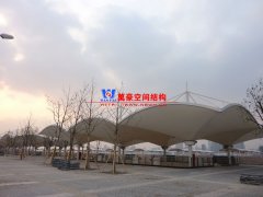 膜結(jié)構(gòu)膜面怎么二次張拉？張拉膜膜面二次張拉的方法是什么？
