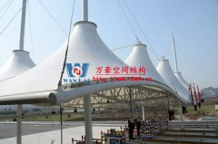 怎樣判斷膜結(jié)構(gòu)施工質(zhì)量的好壞？張拉膜結(jié)構(gòu)施工質(zhì)量判斷方法有哪些？